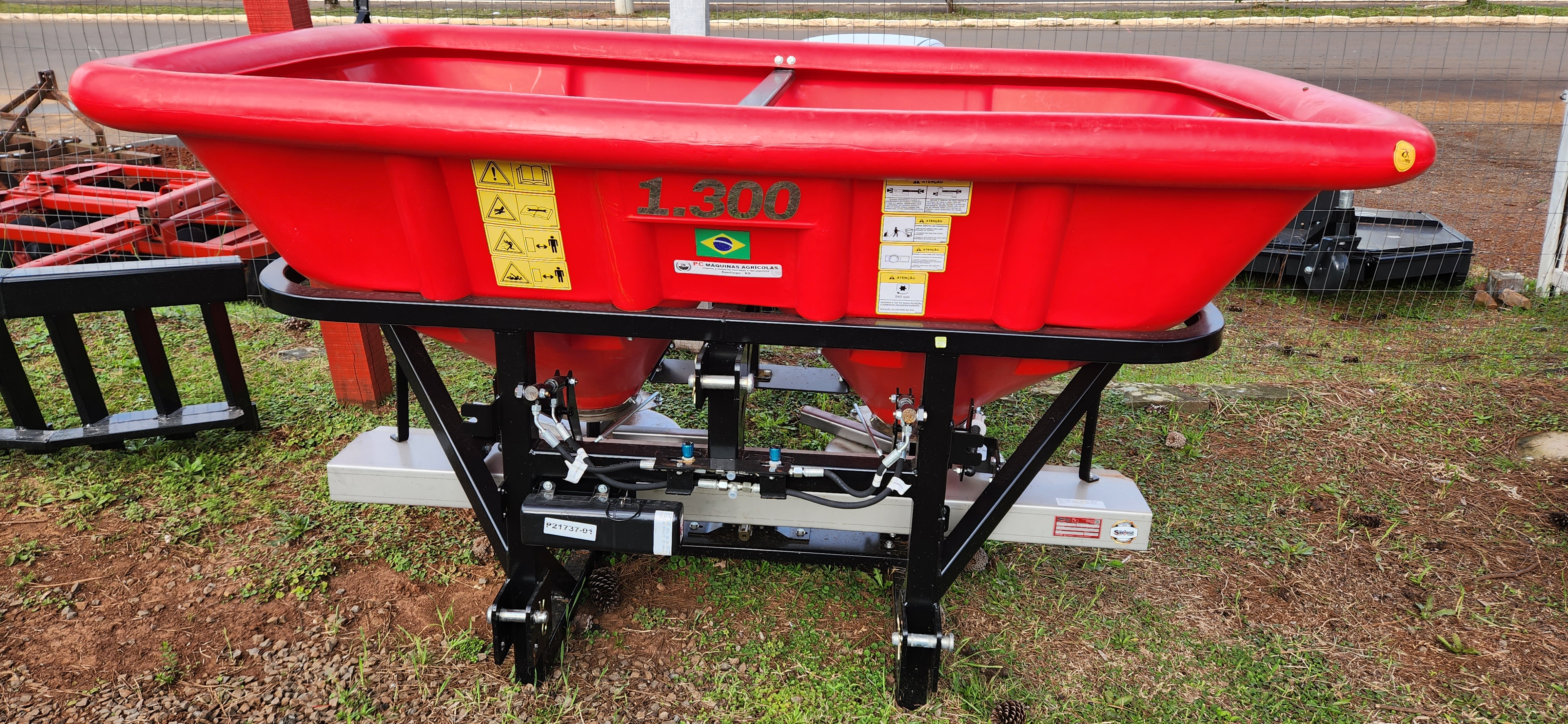 DISTRIBUIDOR DE SEMENTES SÃO JOSE 1300L